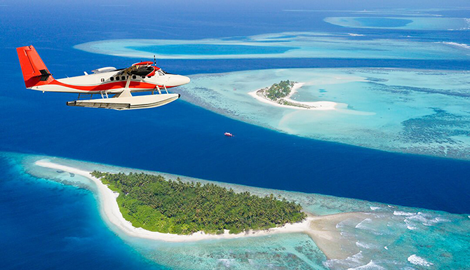 sea-plane-tropical-beach